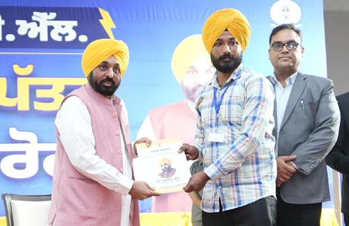 Punjab CM News : बेरोजगारी सभी समस्याओं की जड़ : सीएम Punjab CM News : बेरोजगारी सभी समस्याओं की जड़ : सीएम