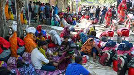 SIR Effect in West Bengol : एसआईआर के डर से अवैध बांग्लादेशी छोड़ रहे भारत SIR Effect in West Bengol : एसआईआर के डर से अवैध बांग्लादेशी छोड़ रहे भारत