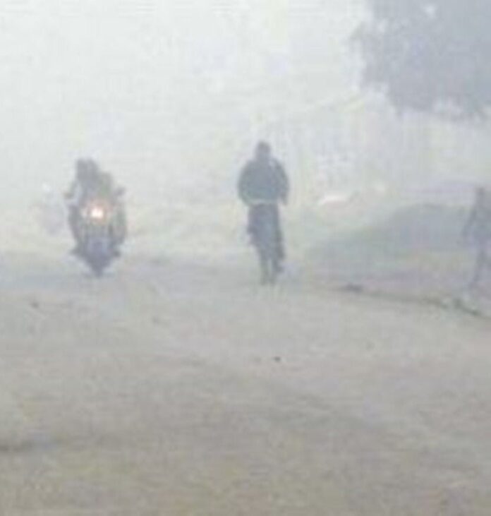 Cold Weather से बदला जनजीवन, वूलन कपड़ों की बढ़ी मांग, रसोई का बजट फुला-चाय, दूध, सब्जी व गैस की खपत बढ़ी