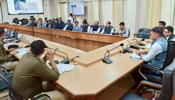 If an accident occurs due to bushes, the concerned road agency will be responsible. Road Safety Meeting : झाडिय़ों के कारण दुर्घटना घटती है तो संबंधित रोड एजेंसी होगी जिम्मेवार