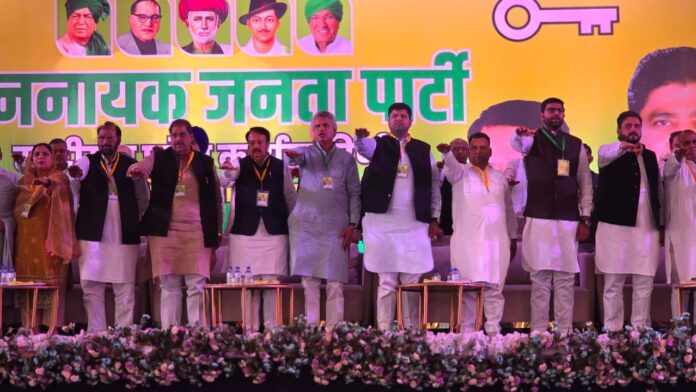 BJP Government पर भड़के अजय और दुष्यंत चौटाला, बोले - प्रदेश में फैसले अब भी खट्टर और खुल्लर के इशारे पर लिए जा रहे 