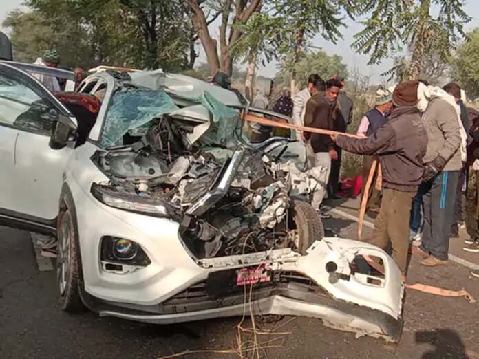 Bhiwani News: भिवानी में ट्रैक्टर-ट्रॉली से टकराई कार, 2 लोगों की मौत