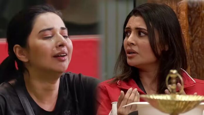 Bigg Boss 19: मालती का थप्पड़ पड़ा तान्या पर भारी, घर में मचा तूफ़ानी बवाल Bigg Boss 19: मालती का थप्पड़ पड़ा तान्या पर भारी, घर में मचा तूफ़ानी बवाल