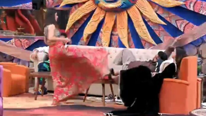 Bigg Boss 19 में हद पार! मालती ने फरहाना को मारी लात, गुस्से में पलटा टेबल