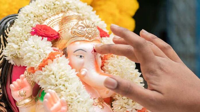 Budhwar Ke Upay: बुधवार के दिन करें ये उपाय, पैसों की तंगी होगी दूर Budhwar Ke Upay: बुधवार के दिन करें ये उपाय, पैसों की तंगी होगी दूर