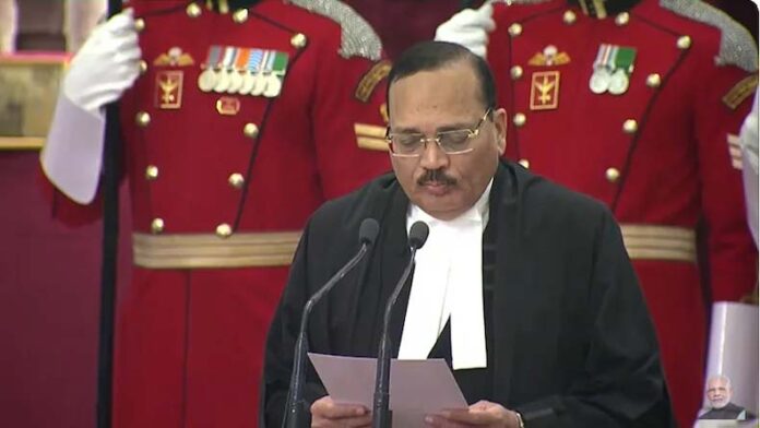 CJI Surya Kant: देश के 53वें सीजेआई बनें हरियाणा के जस्टिस सूर्यकांत CJI Surya Kant: देश के 53वें सीजेआई बनें हरियाणा के जस्टिस सूर्यकांत