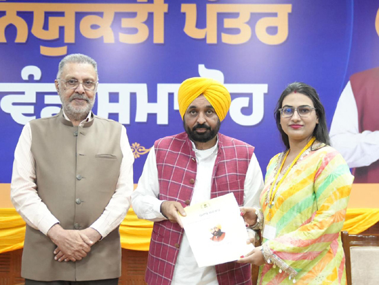 Punjab CM News : रोजगार ने राज्य में प्रतिभा पलायन को रोका : सीएम Punjab CM News : रोजगार ने राज्य में प्रतिभा पलायन को रोका : सीएम