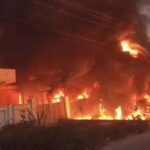 Sonipat News: सोनीपत में दवा फैक्ट्री के बाहर खड़ी कार में लगी आग