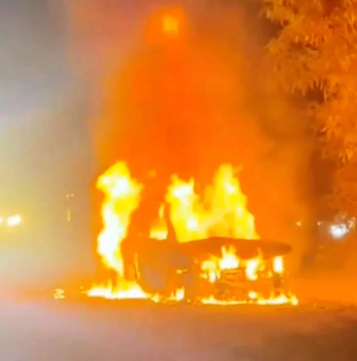 Car catches fire, driver narrowly escapes Car catches fire, driver narrowly escapes