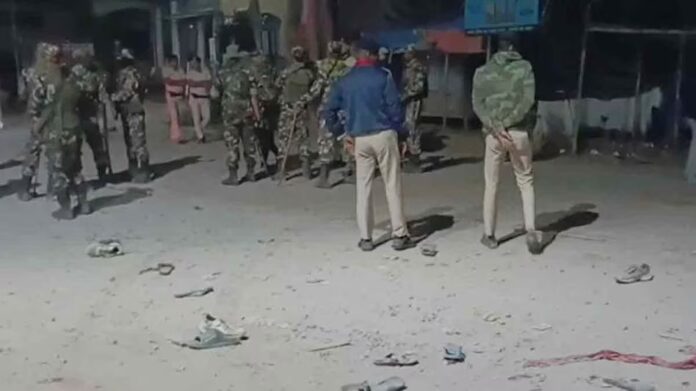 Chaos Outside Counting Centre In Bihar : बिहार की रामगढ़ विधानसभा क्षेत्र की मतगणना के दौरान बवाल, तीन पुलिसकर्मी घायल, गाड़ी में लगाई आग Chaos Outside Counting Centre In Bihar : बिहार की रामगढ़ विधानसभा क्षेत्र की मतगणना के दौरान बवाल, तीन पुलिसकर्मी घायल, गाड़ी में लगाई आग