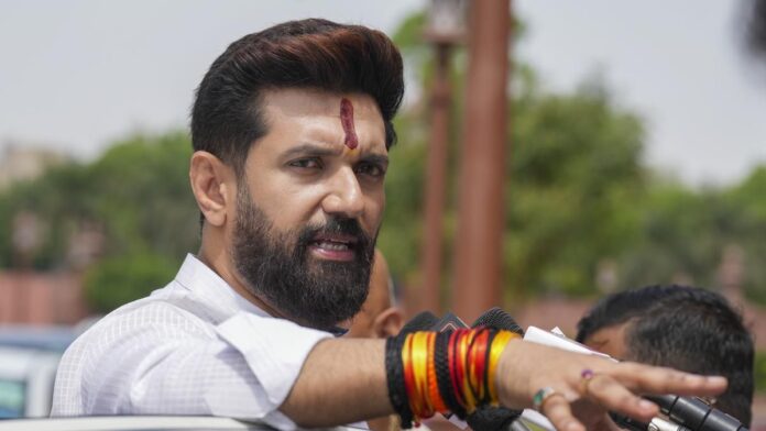 पहली फिल्म के बाद Chirag Paswan का बॉलीवुड से ब्रेक! अब बिहार चुनाव में करेंगे किंगमेकर की एंट्री? पहली फिल्म के बाद Chirag Paswan का बॉलीवुड से ब्रेक! अब बिहार चुनाव में करेंगे किंगमेकर की एंट्री?