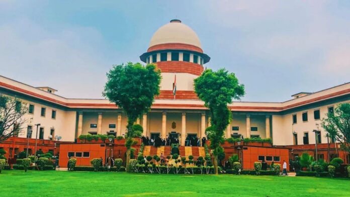 Christian Army Officer Case: धार्मिक आदेश ठुकराया तो उड़ गई नौकरी! सुप्रीम कोर्ट बोला— ऐसे अफसर सेना के लायक नहीं" Christian Army Officer Case: धार्मिक आदेश ठुकराया तो उड़ गई नौकरी! सुप्रीम कोर्ट बोला— ऐसे अफसर सेना के लायक नहीं"