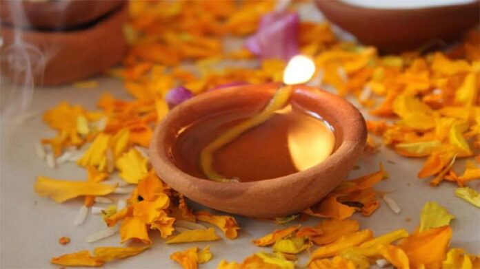 Margashirsha Amavasya Deepak Upay: मार्गशीर्ष अमावस्या पर इन जगहों पर जलाएं दीपक, दूर होगा जीवन का अंधकार Margashirsha Amavasya Deepak Upay: मार्गशीर्ष अमावस्या पर इन जगहों पर जलाएं दीपक, दूर होगा जीवन का अंधकार