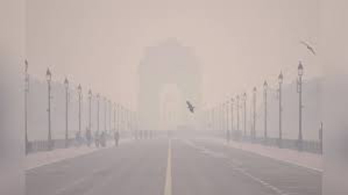 Delhi Pollution : दिल्ली के आसमान में छाई स्मॉग की चादर Delhi Pollution : दिल्ली के आसमान में छाई स्मॉग की चादर