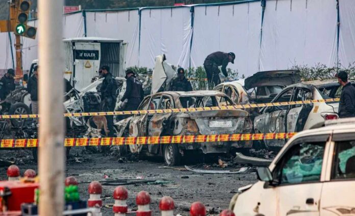 Haryana Breaking : दिल्ली ब्लास्ट मामले में लाल रंग की संदिग्ध इको स्पोर्ट्स गाड़ी को फरीदाबाद पुलिस ने किया राउंड अप