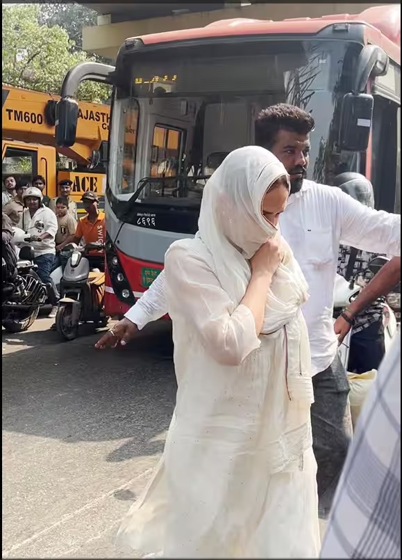 Dharmendra Death News: मशहूर एक्टर अपने पीछे कितनी दौलत छोड़ गए