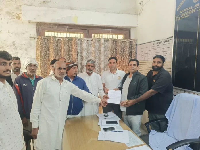 Farmers from four villages ordered the Electricity Department Jui SDO to take action with immediate effect.