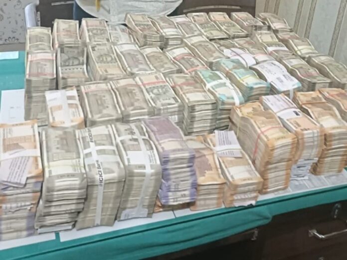 Fatehabad Police ने वाहनों की चेकिंग के दौरान एक कार से पौने 2 करोड़ रुपये कैश किया जब्त 