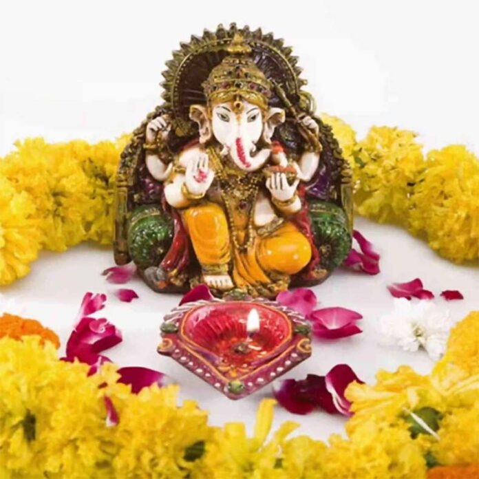 Ganesh Puja: गणेश जी को अर्पित करें ये चीजें, बिना रुकावट पूरा होगा हर काम Ganesh Puja: गणेश जी को अर्पित करें ये चीजें, बिना रुकावट पूरा होगा हर काम