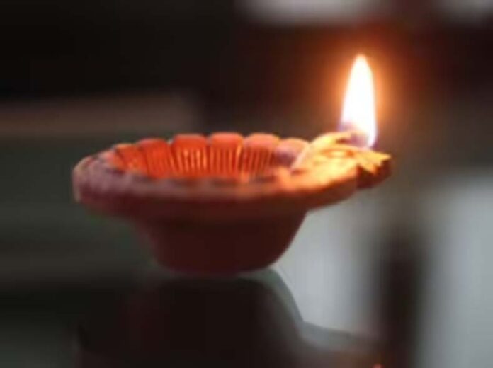 Guruwar Upay: गुरुवार की शाम इन स्थानों पर जलाएं दीपक, आर्थिक तंगी होगी दूर Guruwar Upay: गुरुवार की शाम इन स्थानों पर जलाएं दीपक, आर्थिक तंगी होगी दूर