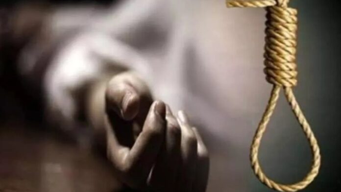 Rewari Student Suicide News : कक्षा 12 वीं के छात्र ने लगाया फंदा, पिता की पहले ही हो चुकी है मौत, गांव में पसरा मातम 