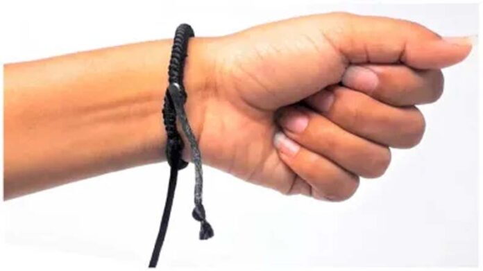 Kala Dhaga Niyam: इन राशि के जातकों को नहीं बांधना चाहिए काला धागा