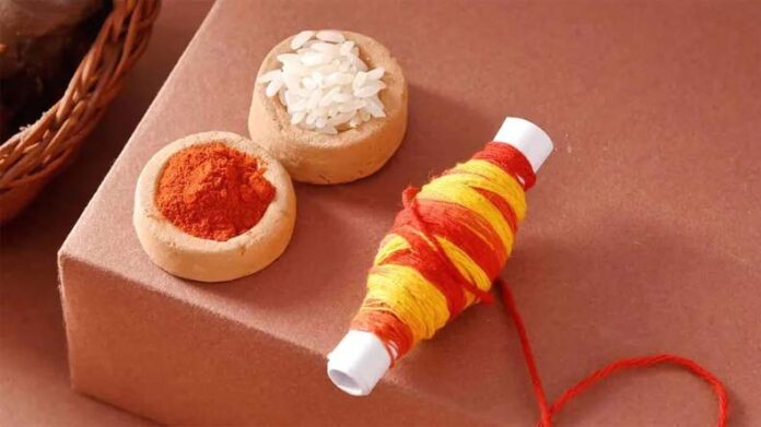 Kalava Vastu Upay: घर में इन जगहों पर बांध दे कलावा