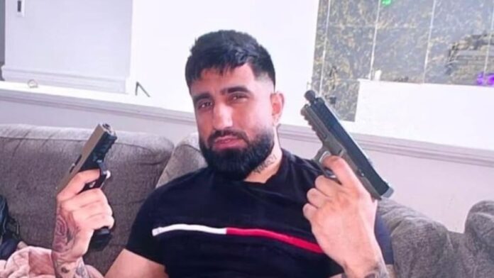 Kapil Sharma Cafe Firing Case: गोल्डी ढिल्लों गैंग का शूटर दिल्ली में अरेस्ट, हथियार भी मिला Kapil Sharma Cafe Firing Case: गोल्डी ढिल्लों गैंग का शूटर दिल्ली में अरेस्ट, हथियार भी मिला