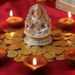 Lakshmi Puja: जानें क्यों शुक्रवार का दिन लक्ष्मी साधना के लिए माना जाता है शुभ?