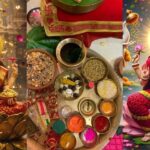 Laxmi Puja: शुक्रवार को माता लक्ष्मी की पूजा में कनेर समेत ये 5 चीजें करें भेंट