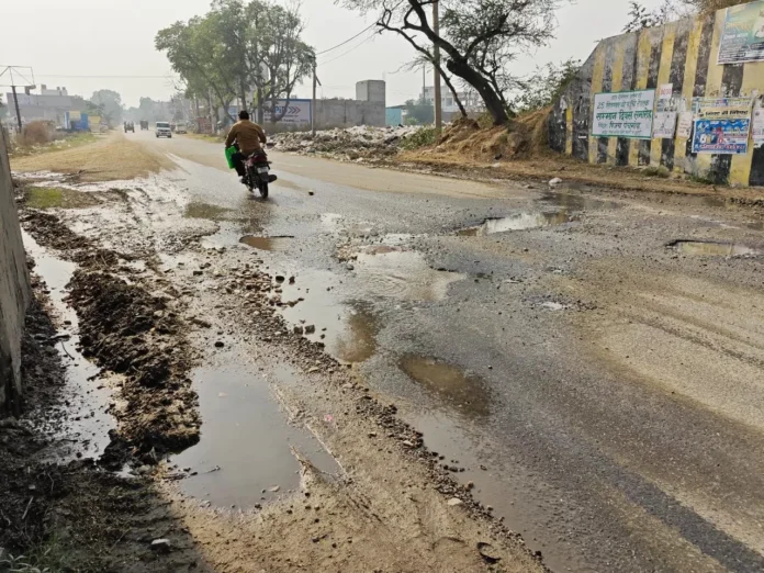 Leakage of canal water has created deep potholes on Road 334B, increasing the problems of two-wheeler riders. Leakage of canal water has created deep potholes on Road 334B, increasing the problems of two-wheeler riders.