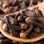 Somwar Upaay: धन संबंधित समस्याओं से मुक्ति पाने के लिए सोमवार को लौंग से करें ये उपाय