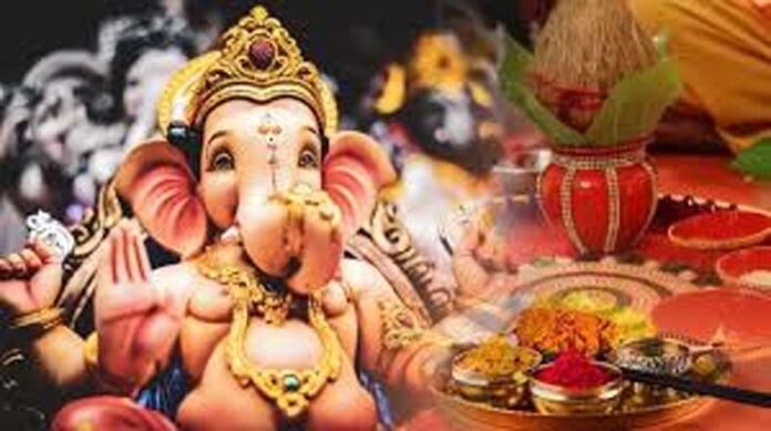 Vinayak Chaturthi: पूजा के समय भगवान गणेश के इन मंत्रों का करें जाप