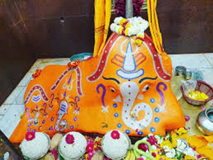 Lord Ganesha Temple: इस मंदिर में भगवान गणेश के दर्शन करने से दूर होती है हर चिंता Lord Ganesha Temple: इस मंदिर में भगवान गणेश के दर्शन करने से दूर होती है हर चिंता