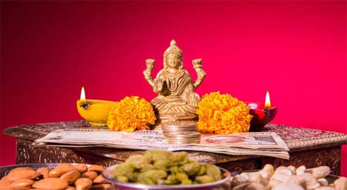 Friday Maa Lakshmi Puja: शुक्रवार की पूजा में ये चीजें न करें शामिल