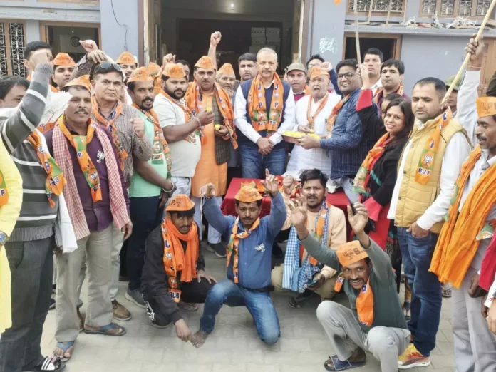 MLA Sunil Sangwan and workers celebrated the victory of NDA in Bihar MLA Sunil Sangwan and workers celebrated the victory of NDA in Bihar