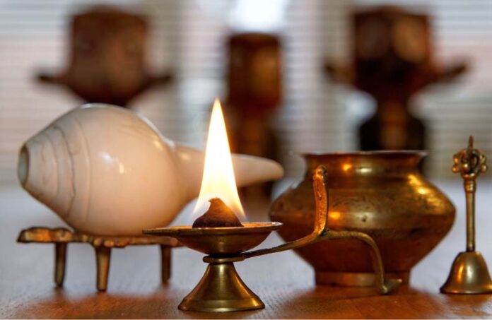 Margashirsha Shankh Puja: जानें मार्गशीर्ष माह में क्यों होती है शंख की पूजा? Margashirsha Shankh Puja: जानें मार्गशीर्ष माह में क्यों होती है शंख की पूजा?