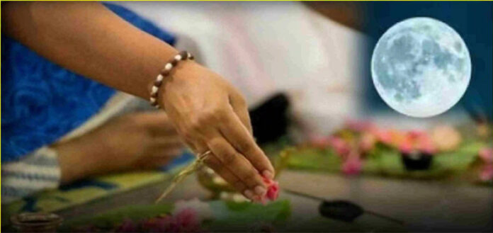 Margshirsha Amavasya: पितृ दोष से मुक्ति पाने के लिए मार्गशीर्ष अमावस्या की रात करें ये उपाय Margshirsha Amavasya: पितृ दोष से मुक्ति पाने के लिए मार्गशीर्ष अमावस्या की रात करें ये उपाय