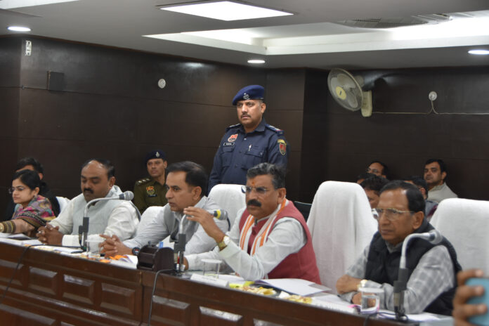 Minister Krishna Bedi बोले- जालसाजी कर विदेश भेजने वालों पर सरकार सख्त, जालसाजी से बचने के लिए सरकार की शर्तों को पढ़ना चाहिए