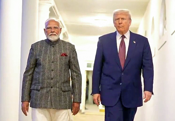 India-US Trade Deal : भारत-अमेरिका व्यापार समझौता इसी माह होने की संभावना India-US Trade Deal : भारत-अमेरिका व्यापार समझौता इसी माह होने की संभावना