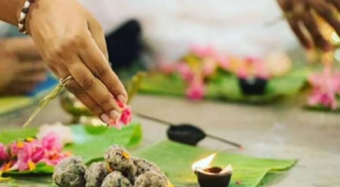 Mokshada Ekadashi: मोक्षदा एकादशी के दिन करें पितरों से जुड़े उपाय