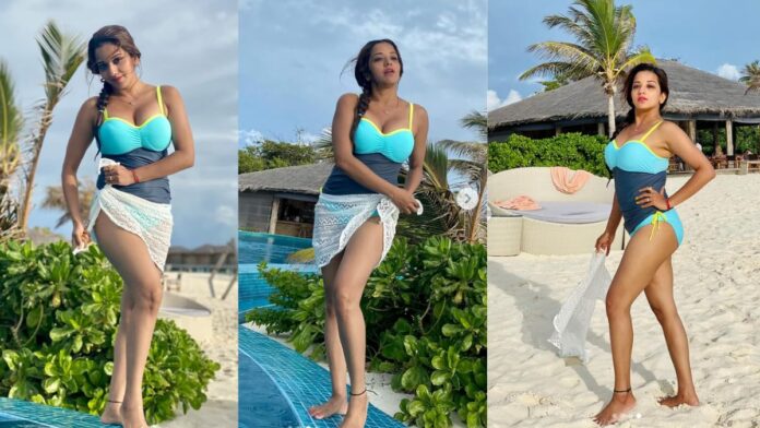 Monalisa Bold Photos: मोनालिसा ने मोनोकिनी में लगाई बीच पर आग, बोल्ड फोटोज देख लोगों छूट गए पसीने Monalisa Bold Photos: मोनालिसा ने मोनोकिनी में लगाई बीच पर आग, बोल्ड फोटोज देख लोगों छूट गए पसीने