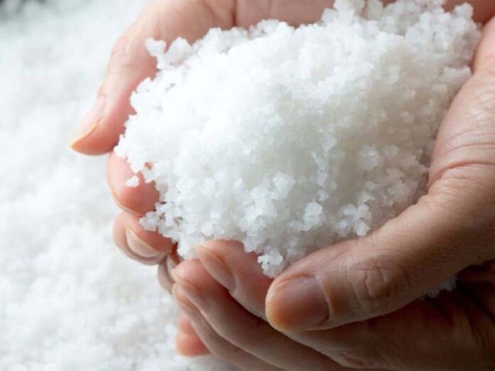 Raviwar Namak Upaay: रविवार के दिन करें नमक का दान, सूर्य देव चमका देंगे किस्मत Raviwar Namak Upaay: रविवार के दिन करें नमक का दान, सूर्य देव चमका देंगे किस्मत