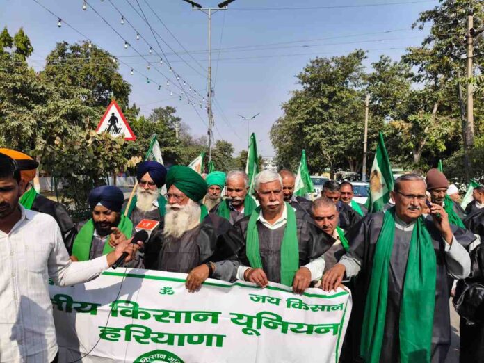 Paddy Scam की ‘काली जांच’ पर भड़के  किसान, काले कपड़े पहन फूटा ग़ुस्सा, बोले - घोटालों को बढ़ावा दे रही सरकार