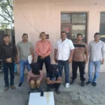 Panchkula police arrested two notorious mobile snatchers late last night.