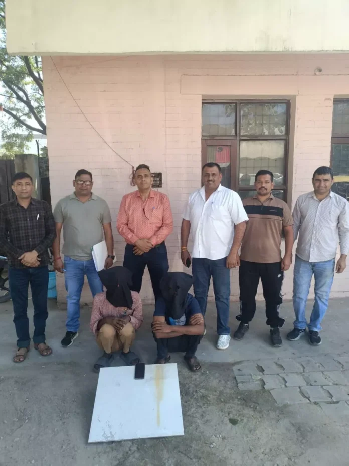 Panchkula police arrested two notorious mobile snatchers late last night.