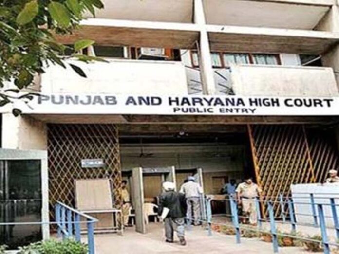 Punjab-Haryana High Court: पेंशनर के बैंक खाते से रकम काटे जाने पर हाईकोर्ट ने जताई नाराजगी Punjab-Haryana High Court: पेंशनर के बैंक खाते से रकम काटे जाने पर हाईकोर्ट ने जताई नाराजगी