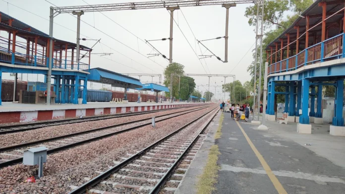 Haryana News : सभी रेलवे स्टेशनों पर होगा 'आत्मनिर्भर भारत रेल यात्री संपर्क अभियान' का आयोजन