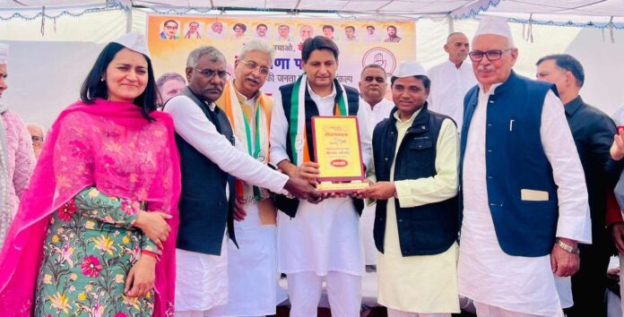 Vote Chor Gaddi Chhor Protest : कांग्रेस ने राष्ट्रपति के नाम सौंपा ज्ञापन, सरकार को बर्खास्त करने की मांग