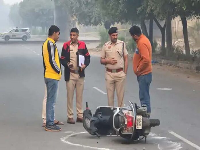 Rohtak Encounter: रोहतक में पुलिस व बदमाशों के बीच मुठभेड़, डबल मर्डर के मुख्यारोपी के पैर में लगी गोली Rohtak Encounter: रोहतक में पुलिस व बदमाशों के बीच मुठभेड़, डबल मर्डर के मुख्यारोपी के पैर में लगी गोली